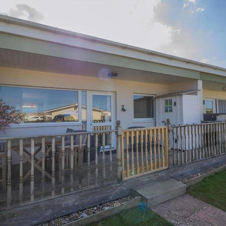 Chalet For Hire At Rainbows End Near A Beautiful Norfolk Beach Ref 31039R Bacton  Buitenkant foto