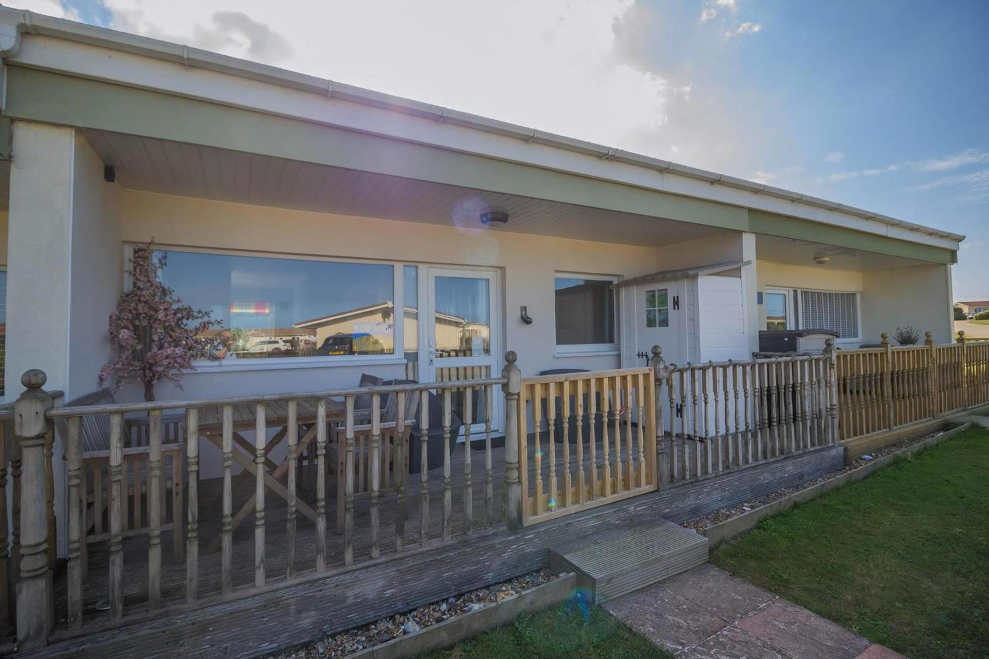 Chalet For Hire At Rainbows End Near A Beautiful Norfolk Beach Ref 31039R Bacton  Buitenkant foto