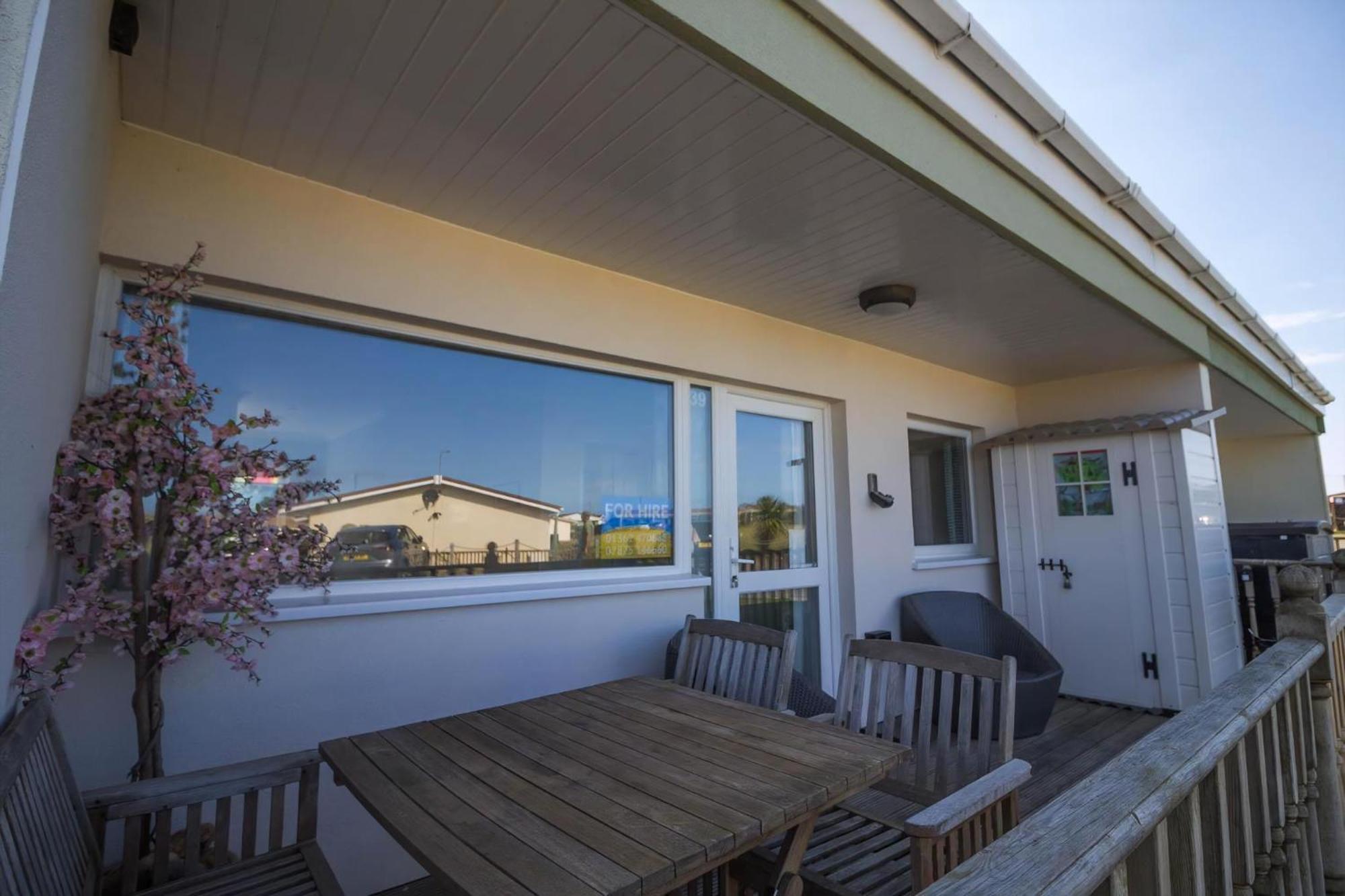 Chalet For Hire At Rainbows End Near A Beautiful Norfolk Beach Ref 31039R Bacton  Buitenkant foto